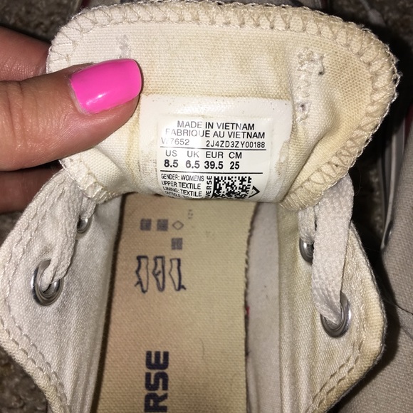 Converse - Picture 2 of 4